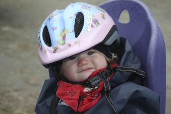 Elena på sin første sykkeltur