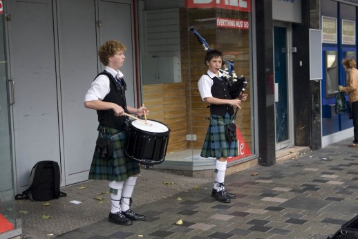 Scotte-gutter i spellinga i dag