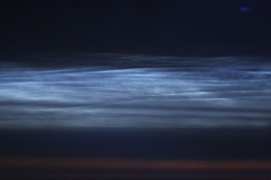 Nattlysende skyer over Grønland