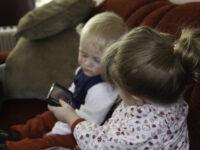 Elena og Håkon – Youtube på iPhone!