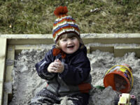 Elena sin sandkasse ferdig.