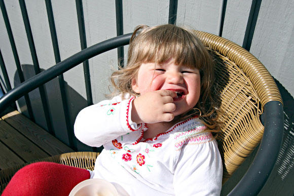 24.5 2009: Ho Elena kose sæ i sola mens pappa grille