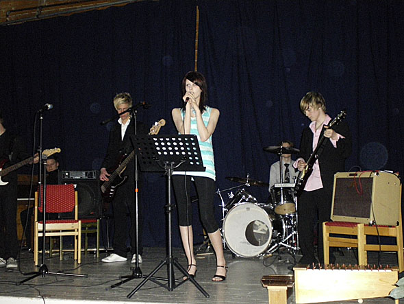 18.6 2009: Truls og Patrick med skolebandet fyre opp!