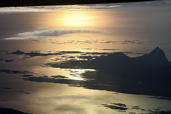 12.6 2009: Kysten nord før Bodø en tidlig junikveld...