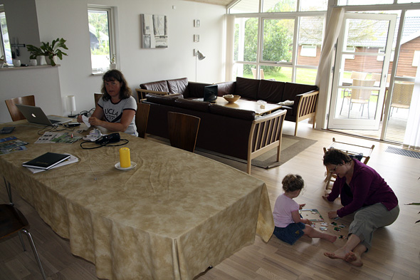 5.7 2009: Aktivitet i stua før lunch