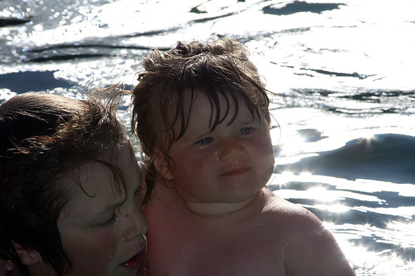 11.7 2009: Han Fredrik og ho Elena - også i badinga