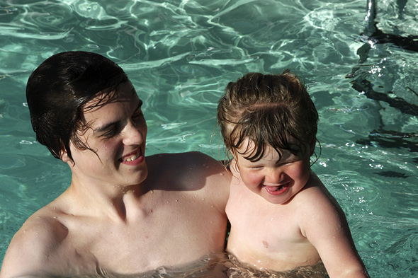 11.7 2009: Han Truls og ho Elena i bassenget tell "Linken" og Bjørgulf