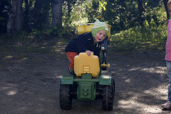 9.7 2009: Han Håkon har overtatt traktorn
