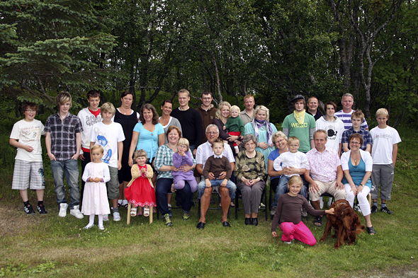 23.7 2009: Dahle-slekta med fruer, menn og barn