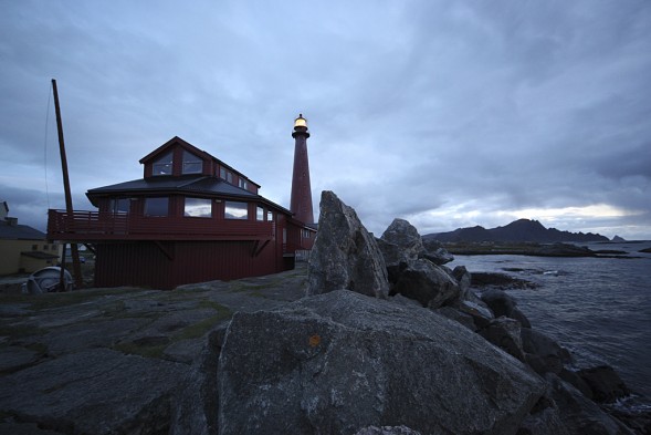 17-9 2009: Nordlyssenteret og fyret en septemberkveld