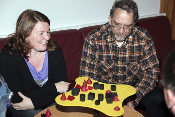 2.10 2009: Michael og kathrine (klasseforst.) kjempefokusert på "balansebrettet"