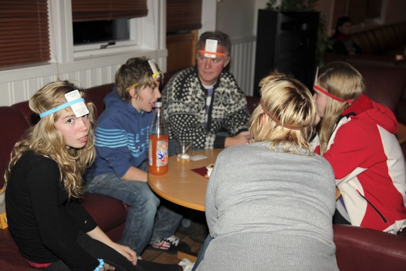 2.10 2009: Far og sønn på klassefest med "Kortskalle-spell"