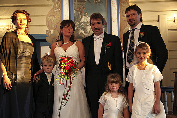 Brudeparet, førloveran og brudepie og brudesvenn (Anne-May sin sønn Jakob)