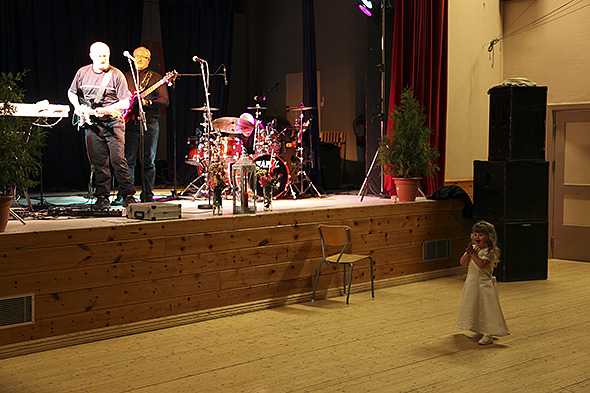 Ho Elena varme opp under bandøvinga