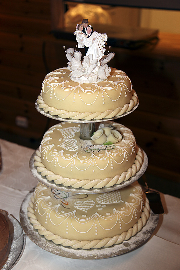 Bryllupskaka i 3 etasja fra Nilsens bakeri på Andenes