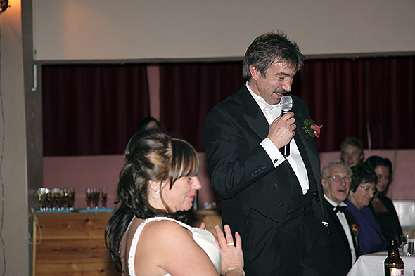 Brudgommens tale til brura utpå kvelden va en artig sak  :-)