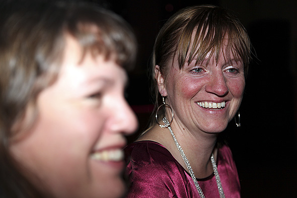 Ho Lill og ho Tove i godt humør