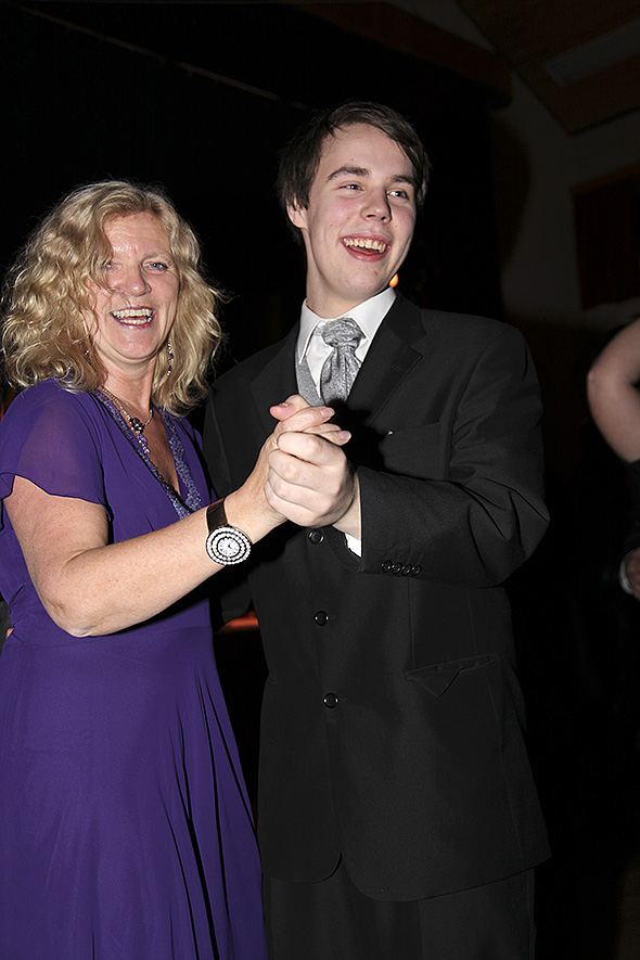 Ho harriet og tanteungen - han Kristoffer i dansinga