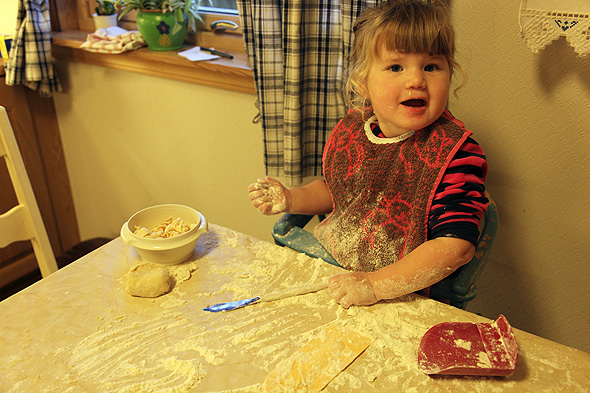 Elena i lefsebakinga...