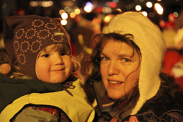 Lill og Elena i fakkeltoget