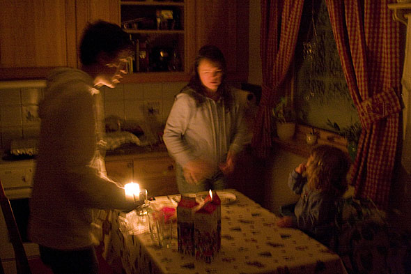 Klokka e 0600 den 31.12 2008 - strømmen e borte. Vielse om 6 tima!!