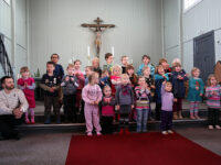 Mini-sing og ho Elena i kirka