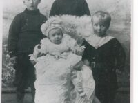 Bestefar Kaare Blix som 2- og 5-åring (1909 og 1912)