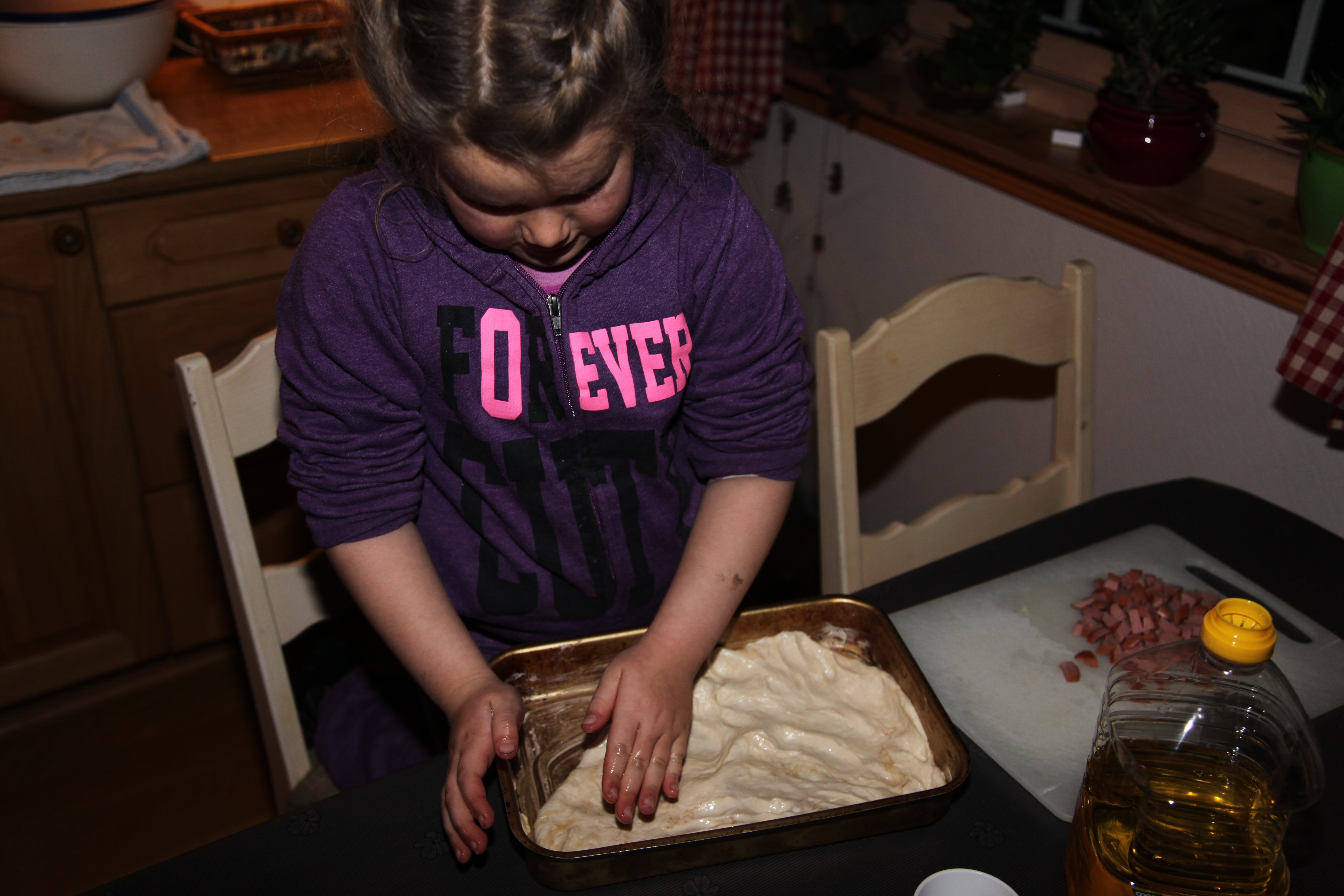 I går ettermiddag hadde ho Elena bestemt sæ før at HO skulle bake sin EGEN pizza. Så skjedde da også...