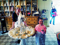 Elena i tjenste hos Gudmor Rita på Alveland