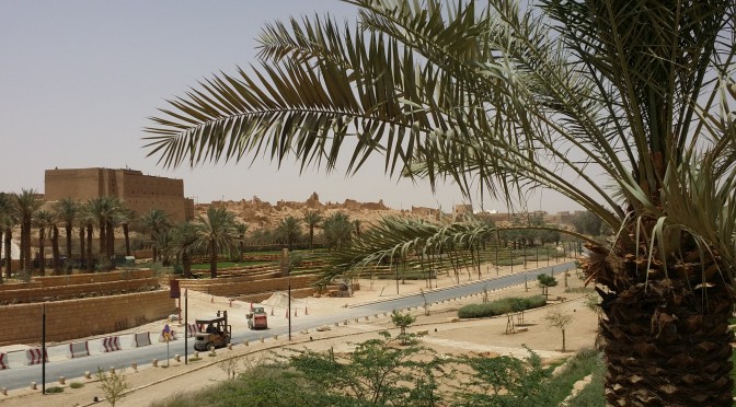 I ruinan i bakgrunnen oppsto Riyadh for hundrevis av år sia