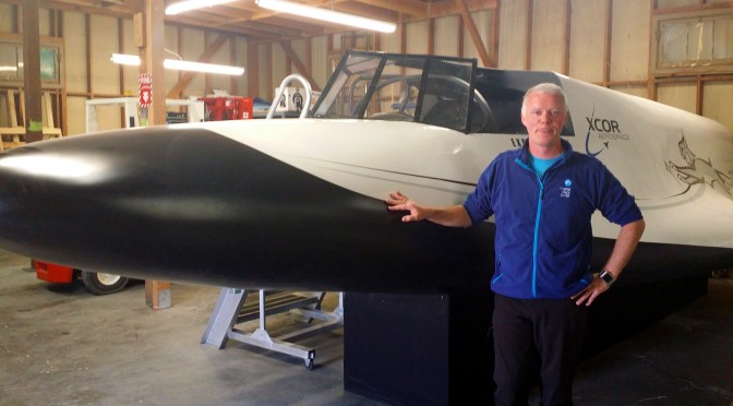 Kolbjørn hos XCOR i Calfornia, lett henslengt oppetter rom-flyet som skal ta turista opp tell 100 km over jorda (inni nordlyset)