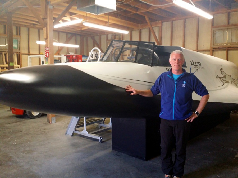 Kolbjørn hos XCOR i Calfornia, lett henslengt oppetter rom-flyet som skal ta turista opp tell 100 km over jorda (inni nordlyset)