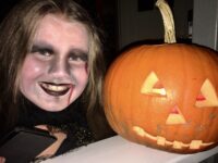 Elena klar for Halloween