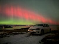 Elenas eGolf i rødt nordlys