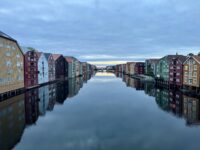 Trondheim by night med Ravnkloa nederst